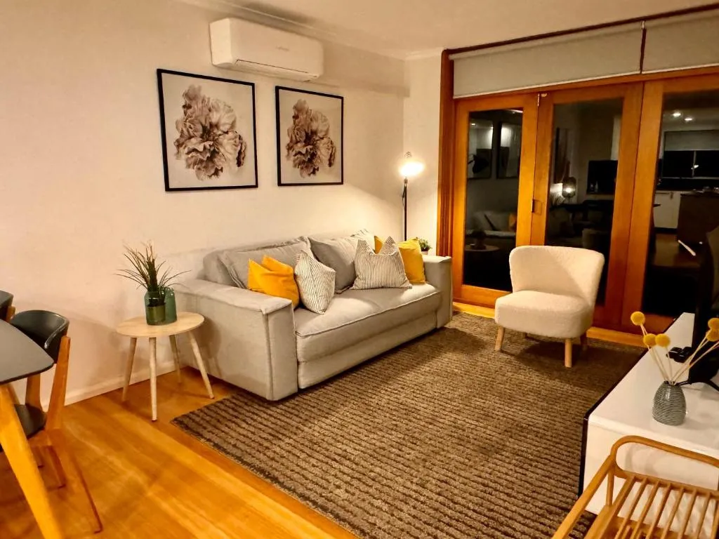 Image of 2 Bdrm Apt in Annandale with Courtyard & Parking