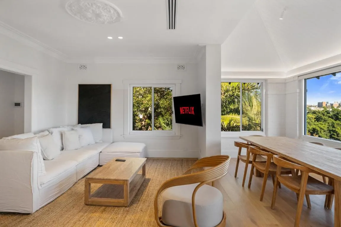 Image of 3BR Entire Lvl Penthouse with Views Darling Point