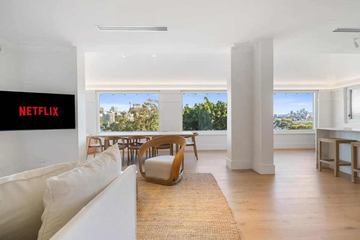 Image 4 of 3BR Entire Lvl Penthouse with Views Darling Point