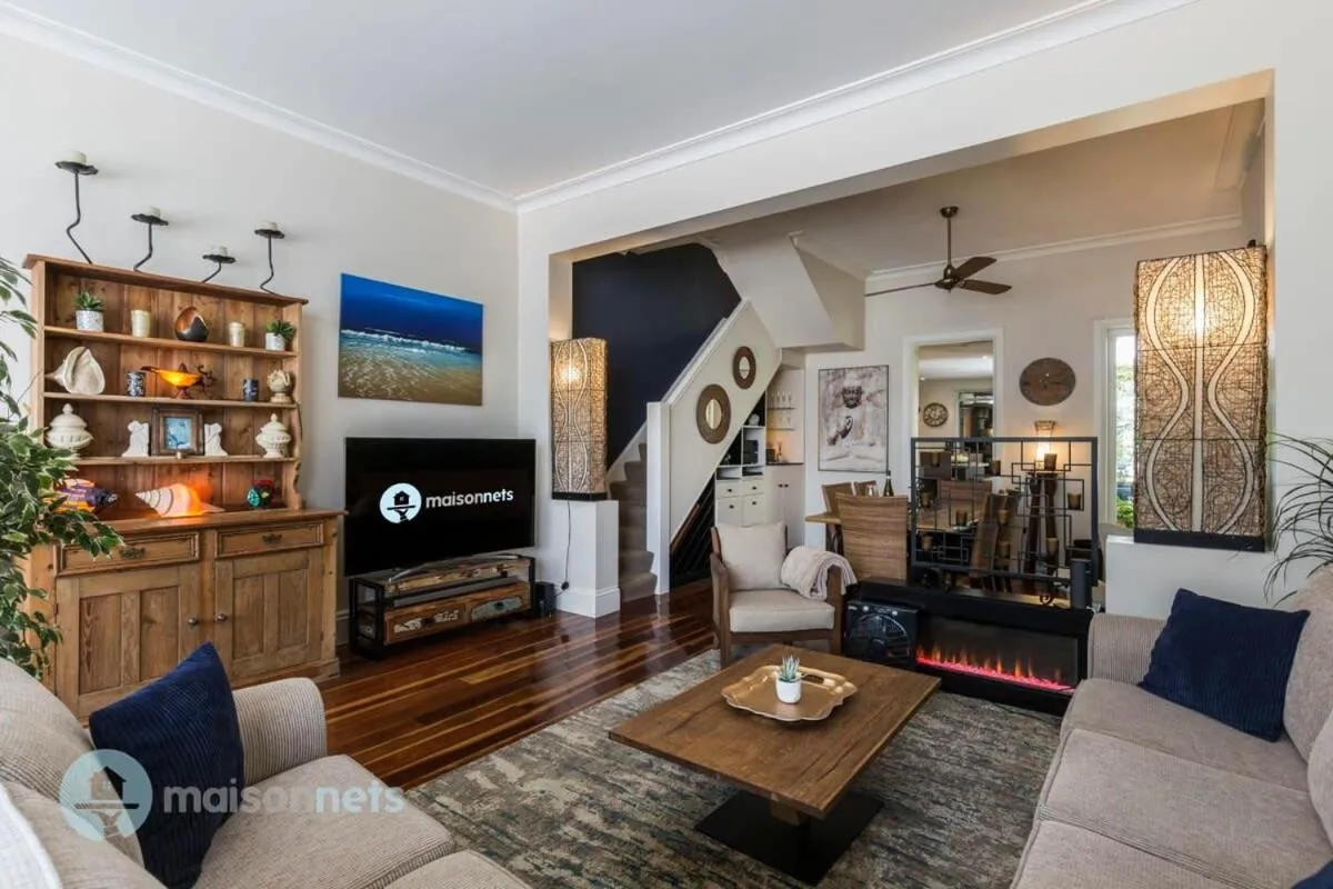 Image 4 of 3 Bedroom House With Large Courtyard & City Views