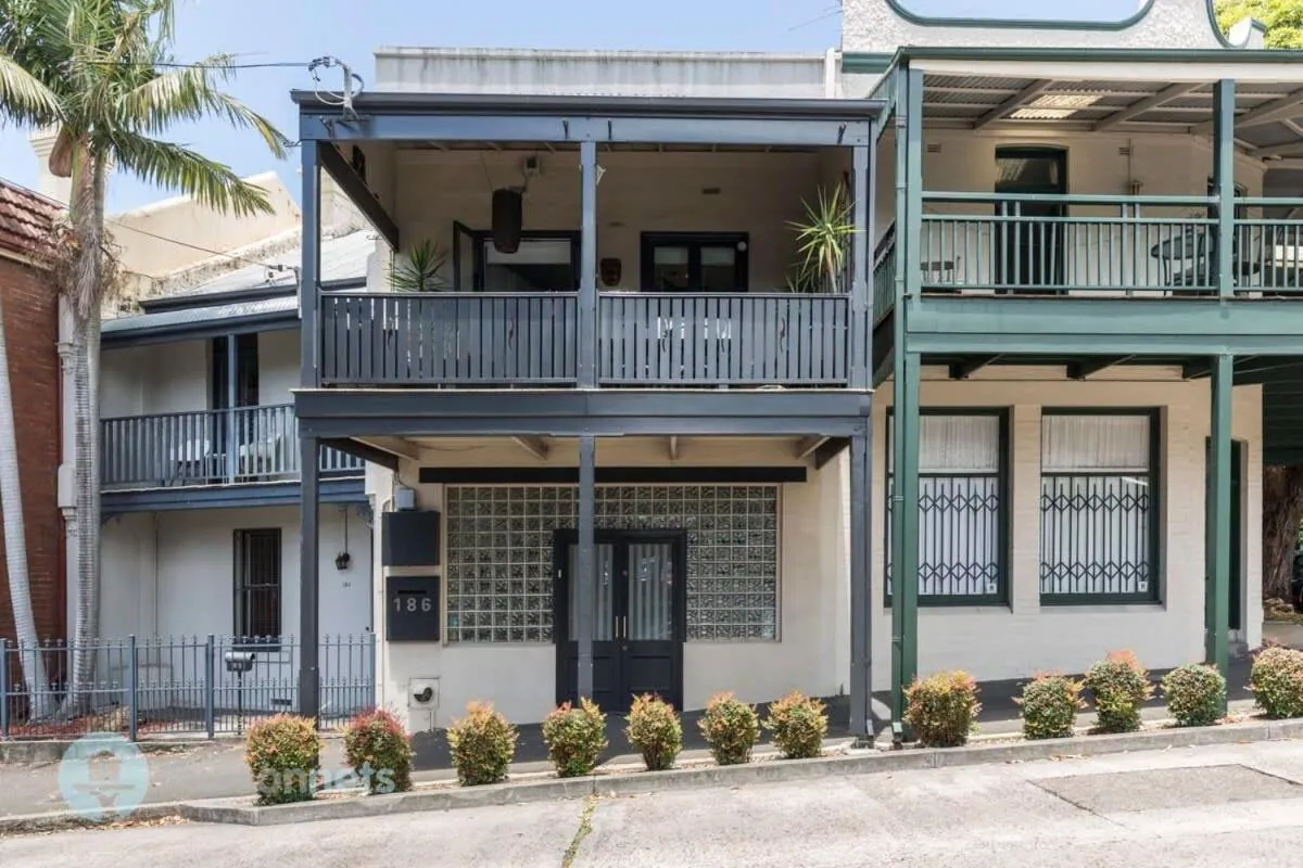 Image 5 of 3 Bedroom House With Large Courtyard & City Views