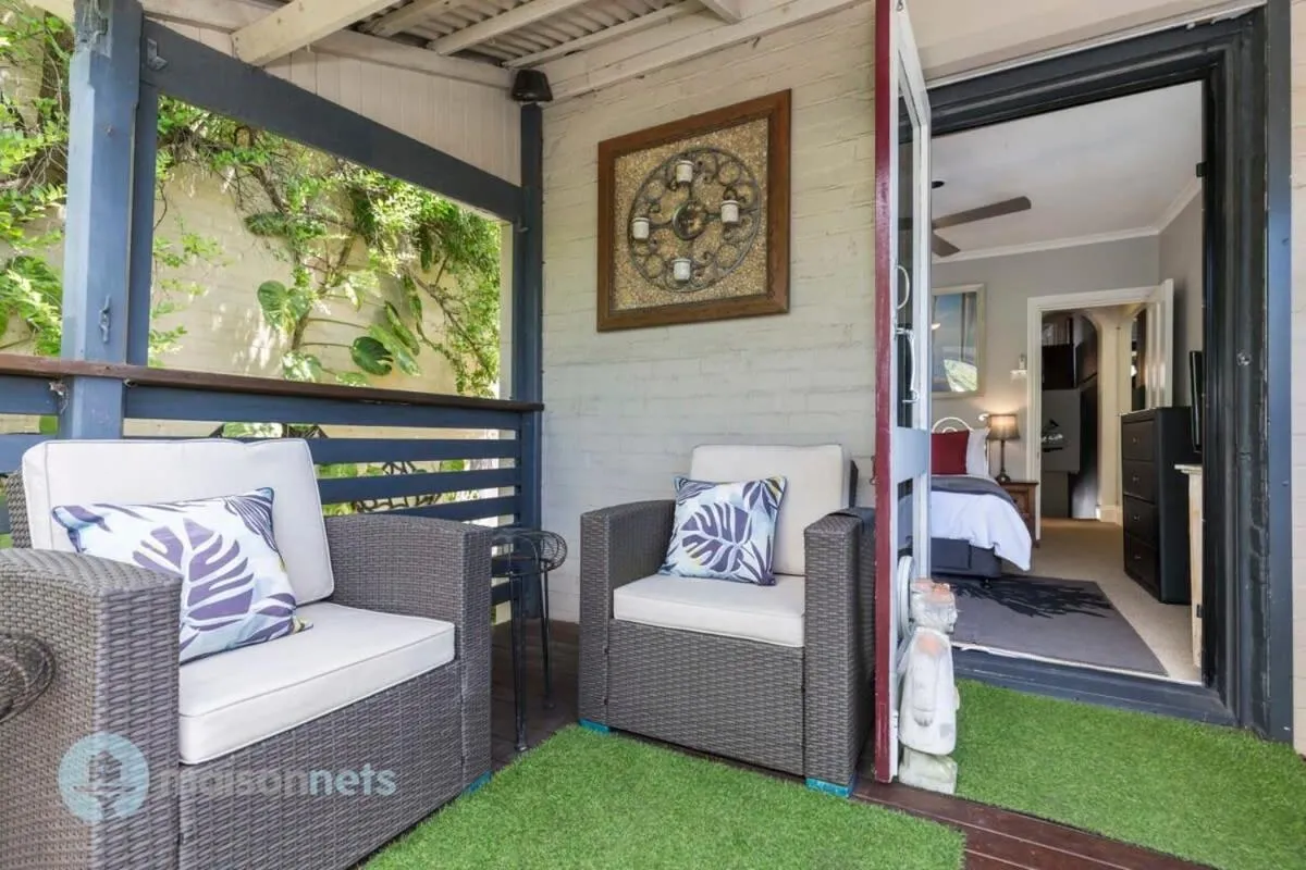 Image 6 of 3 Bedroom House With Large Courtyard & City Views