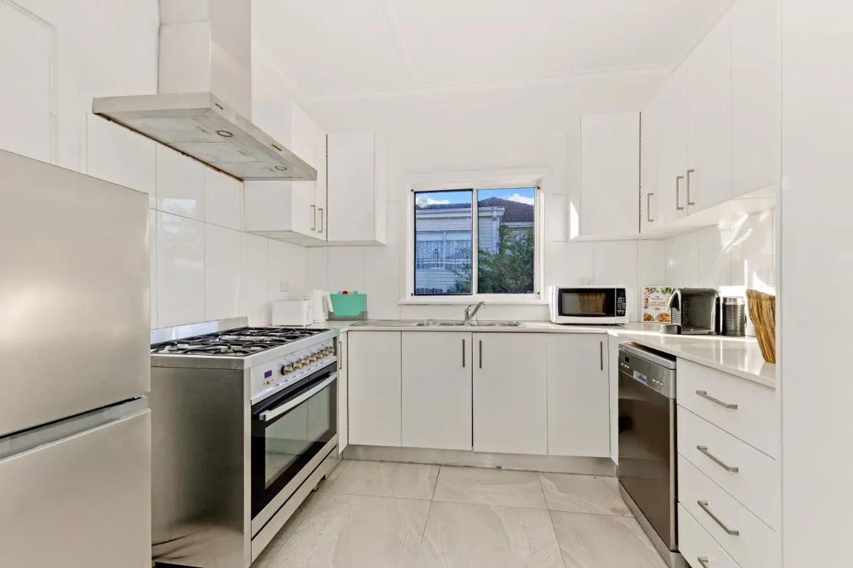 Image 2 of 3 bedroom house with Wi-Fi, Netflix, AC, Timber Floor, Well-fenced