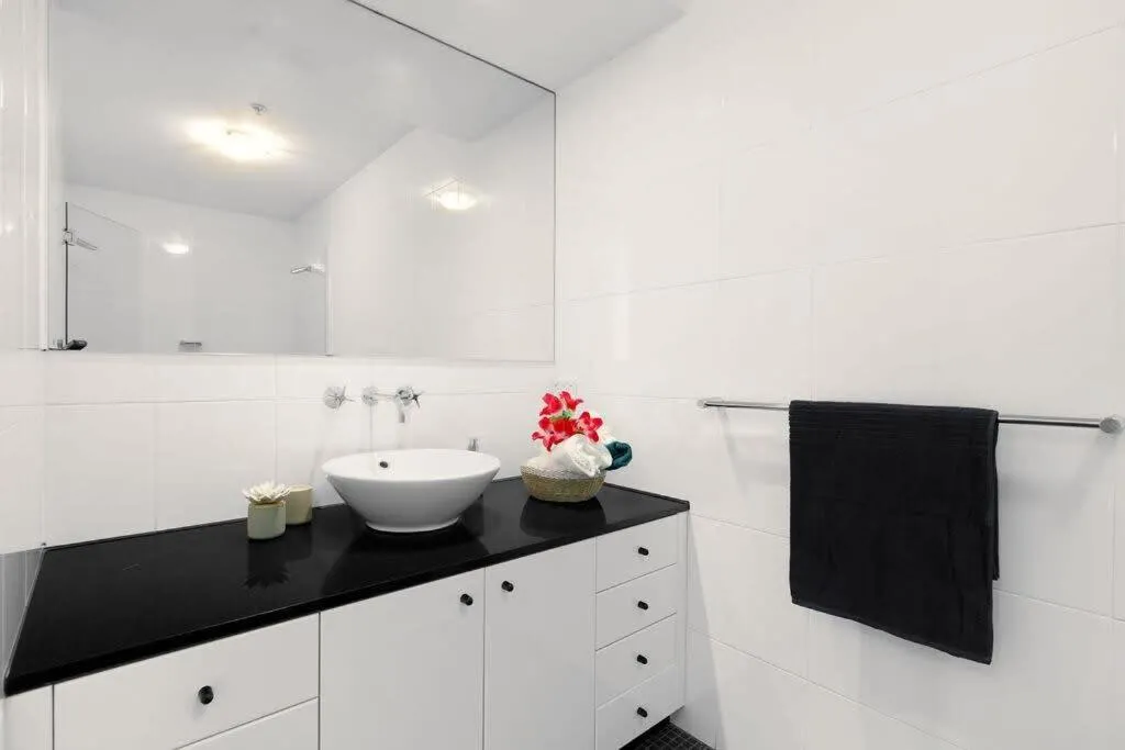 Image 2 of A Stylish Apt City Views Next To Darling Harbour