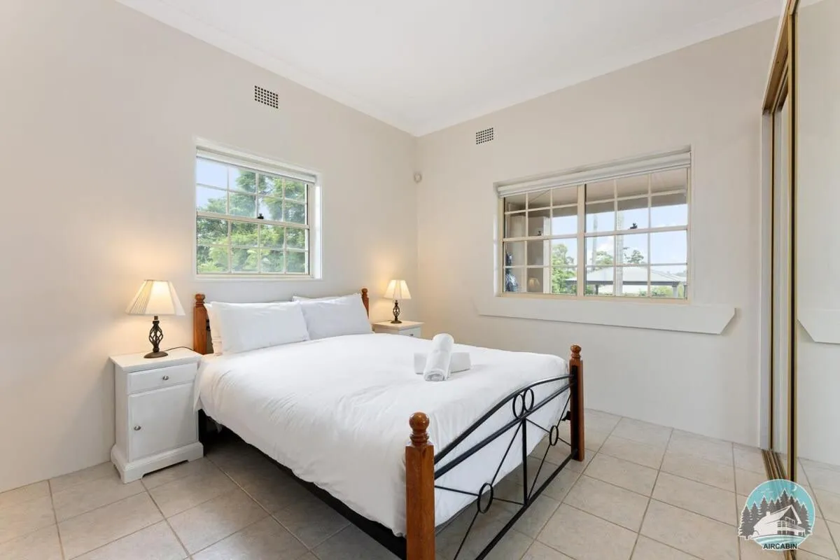 Image 1 of Aircabin – Blakehurst – Spacious – 5 Beds House