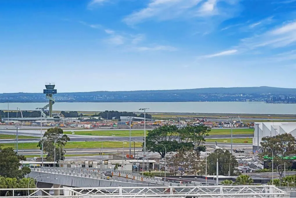 Image of Airport and Waterview Retreat