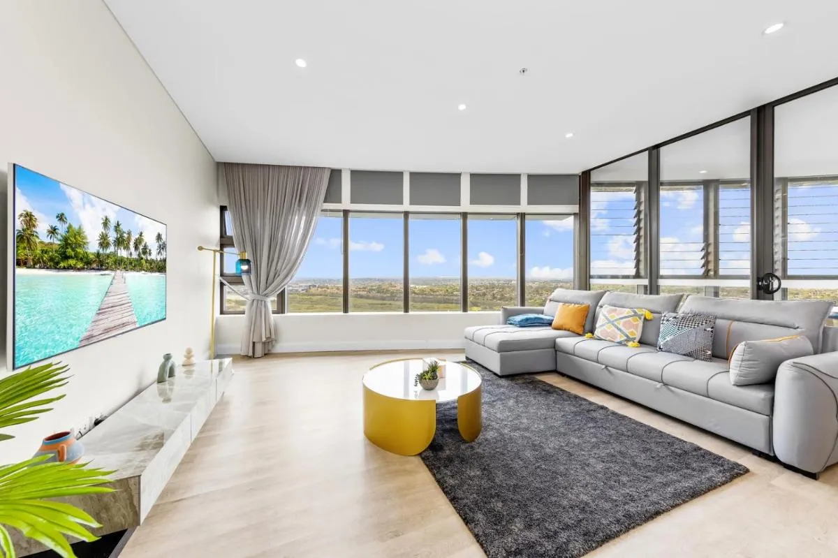 Image 3 of Amazing city view high level Apt