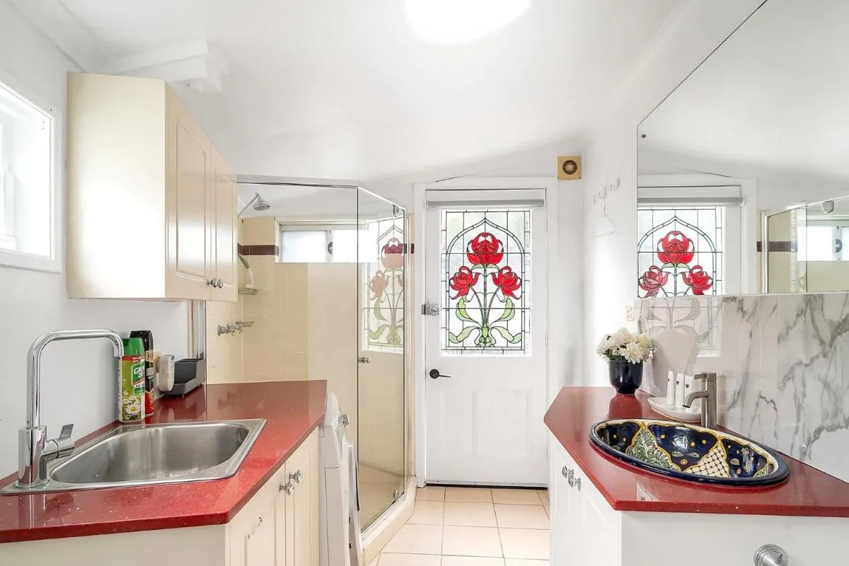 Image 2 of Balmain Beauty with Spacious Garden