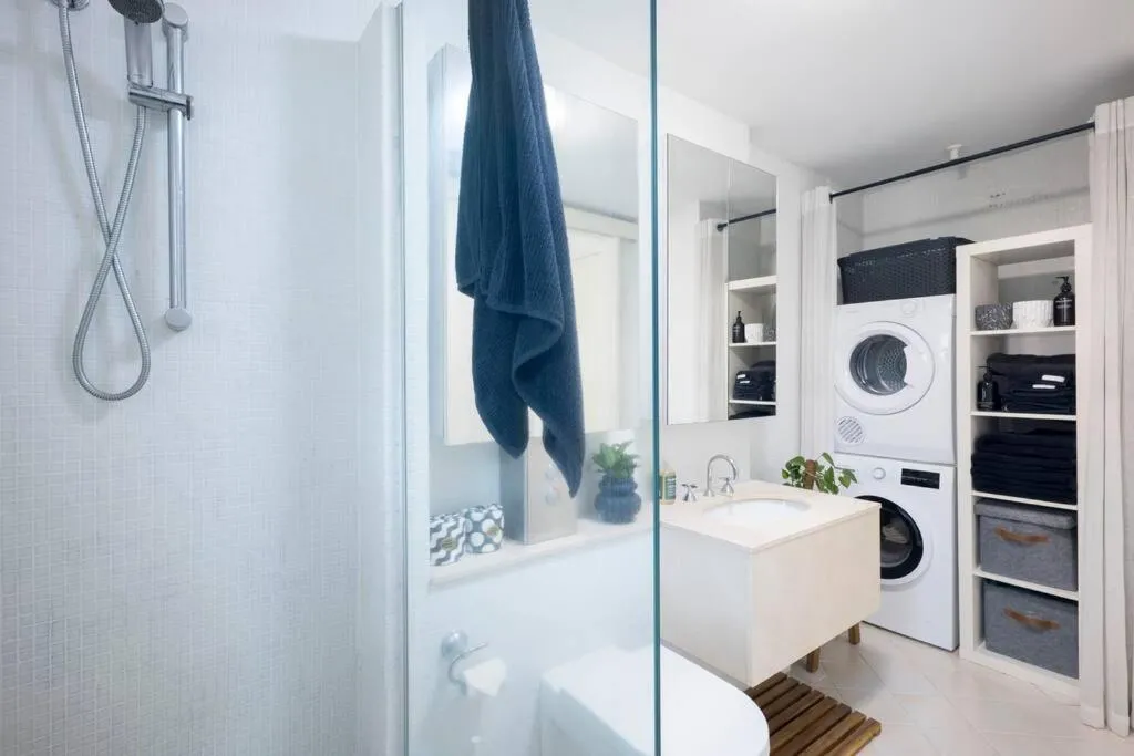 Image 2 of Balmain Designer 1 Bedroom Apartment with Parking