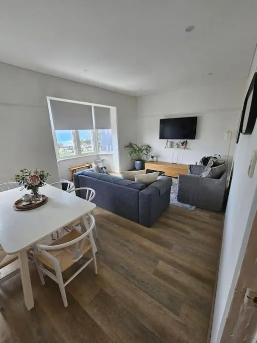 Image 3 of Bondi Beach Hazel unit 5 – Beach front with Sea view and 2 bedrooms