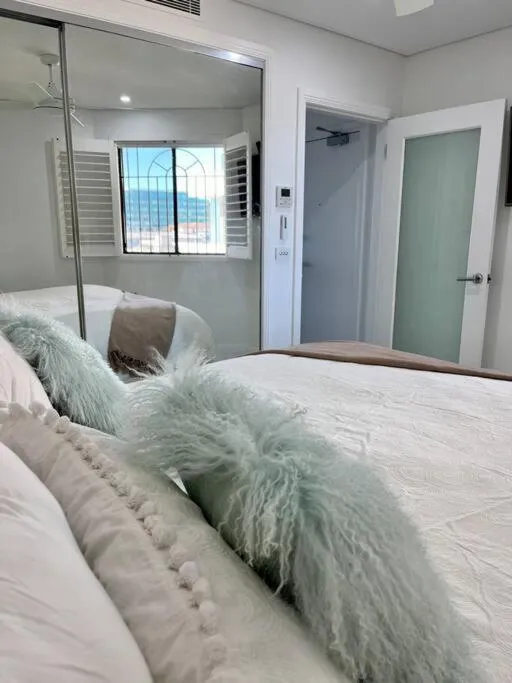 Image 3 of Bondi Beach Waves Beachfront Apartment