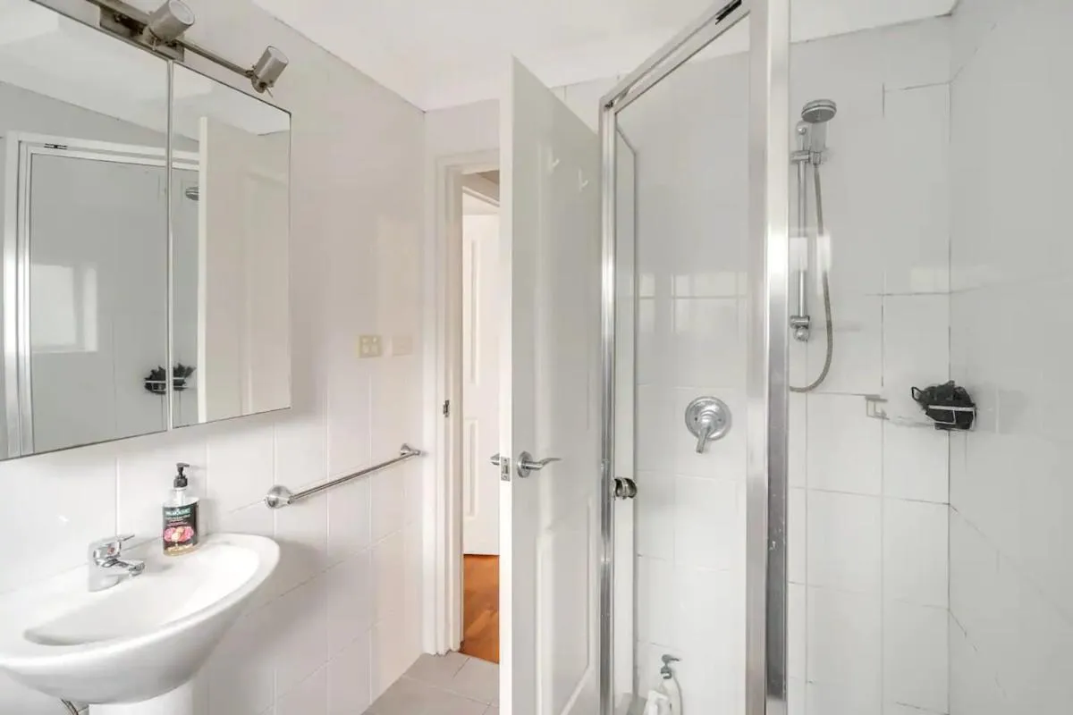 Image 5 of Bright 1 Bedroom Apartment in Lane Cove