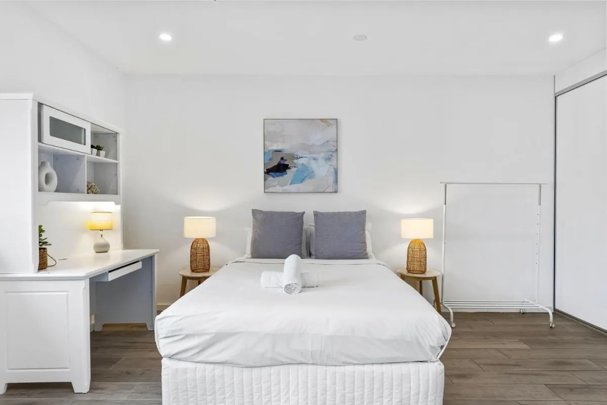 Image 1 of Burwood 1Br studio nearTrain StationShopping