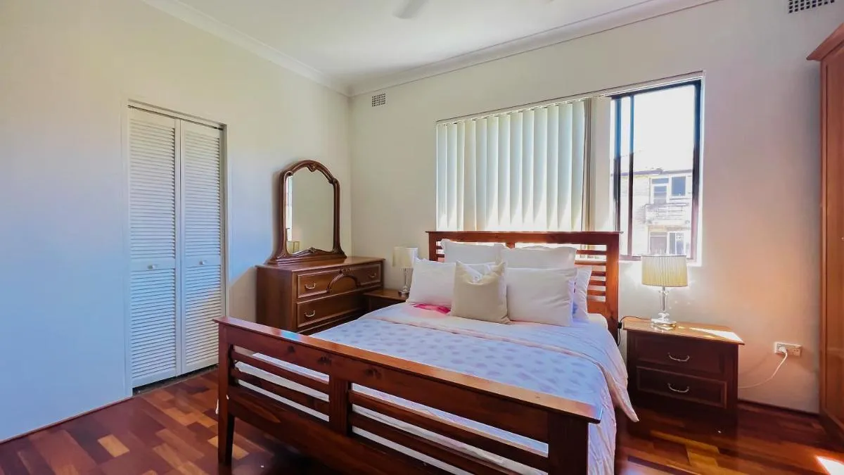 Image 1 of Carlton 3 beds unit – free parking