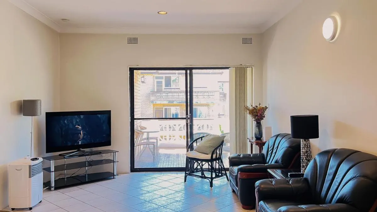 Image 4 of Carlton 3 beds unit – free parking