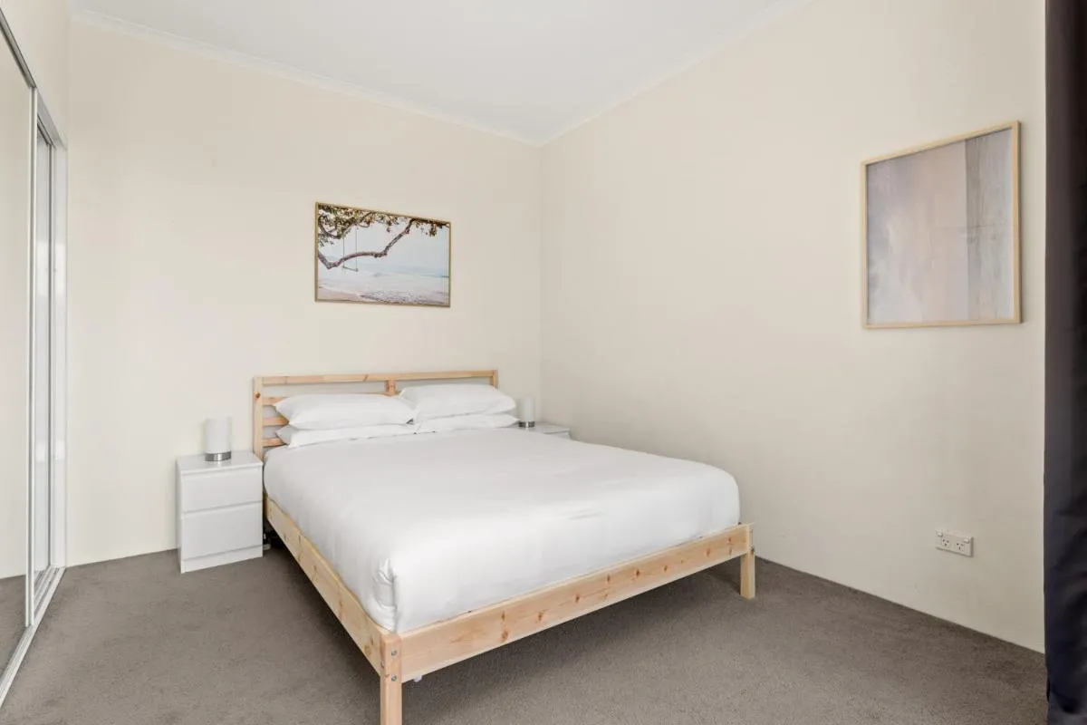 Image 1 of Charming 1-Bed Apartment Close to Shops and Parks