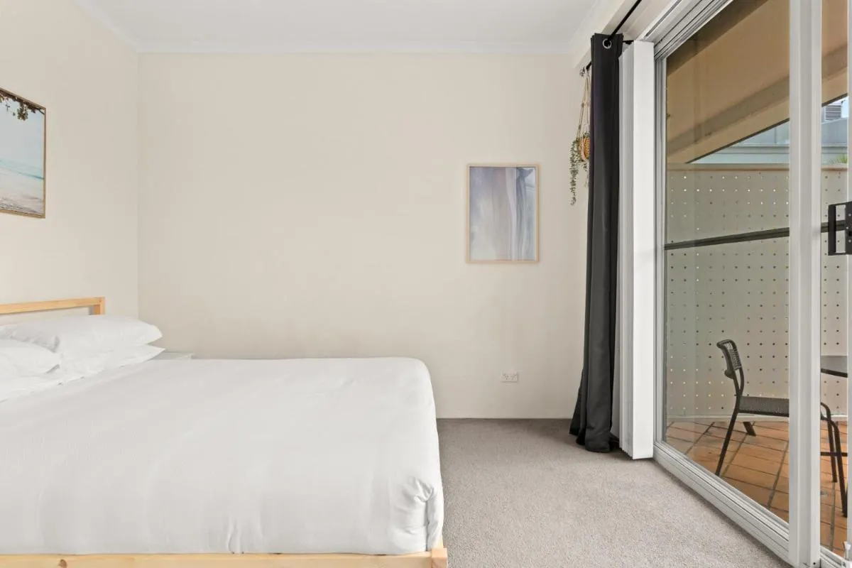 Image 6 of Charming 1-Bed Apartment Close to Shops and Parks