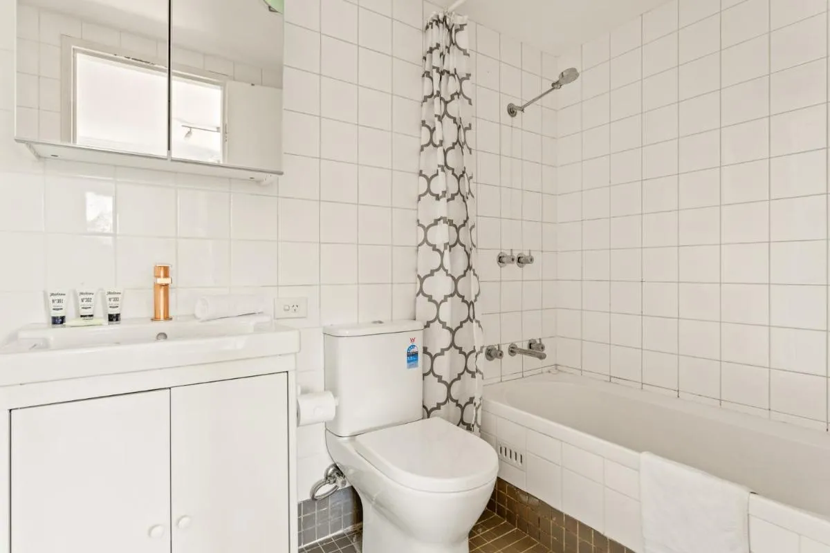 Image 2 of Charming 1-Bed Apartment Close to Shops and Parks