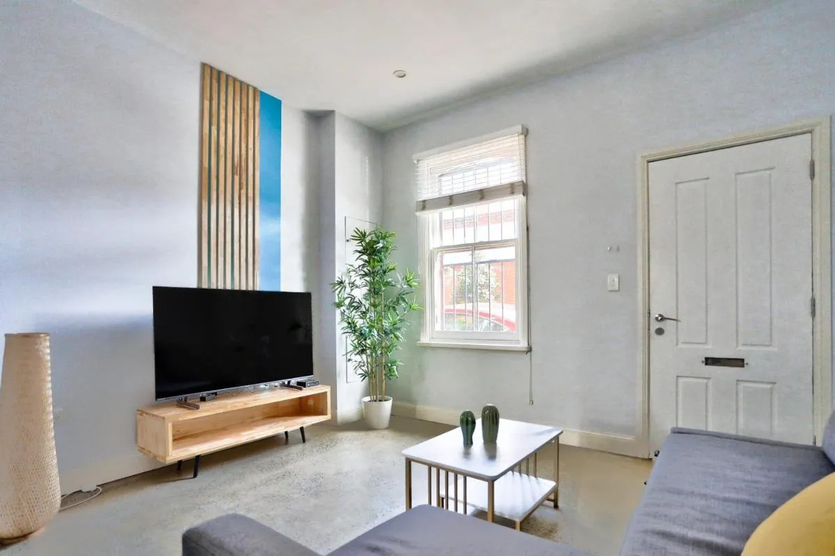 Image 4 of Charming 2 Bedroom House Surry Hills