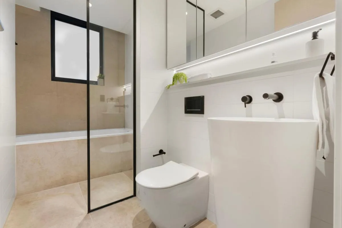 Image 2 of Chic 2-Bed Apartment with Balcony Near Coogee Beach