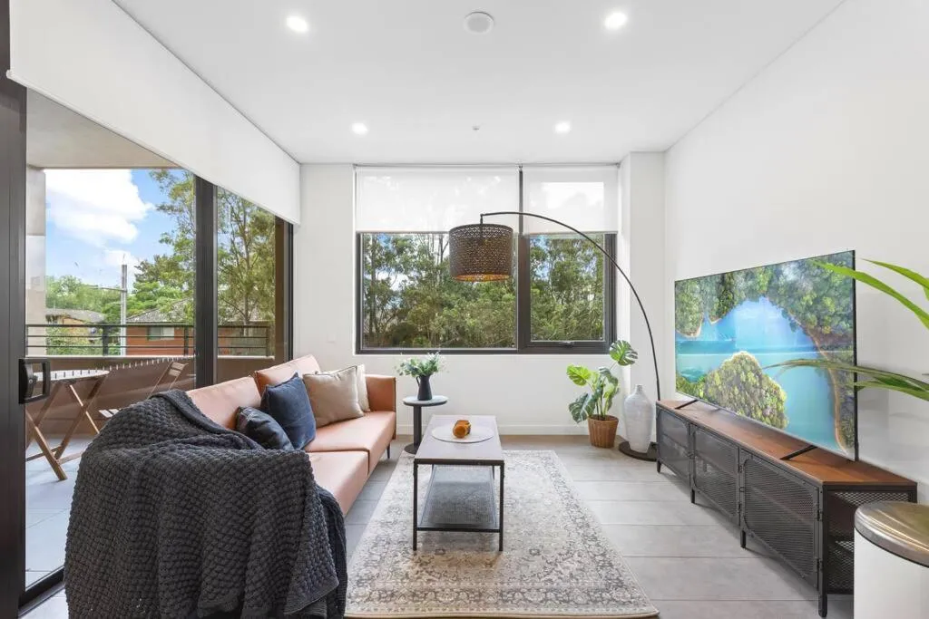 Image 5 of City Living: 1-Bed apt + Study close MQ Station