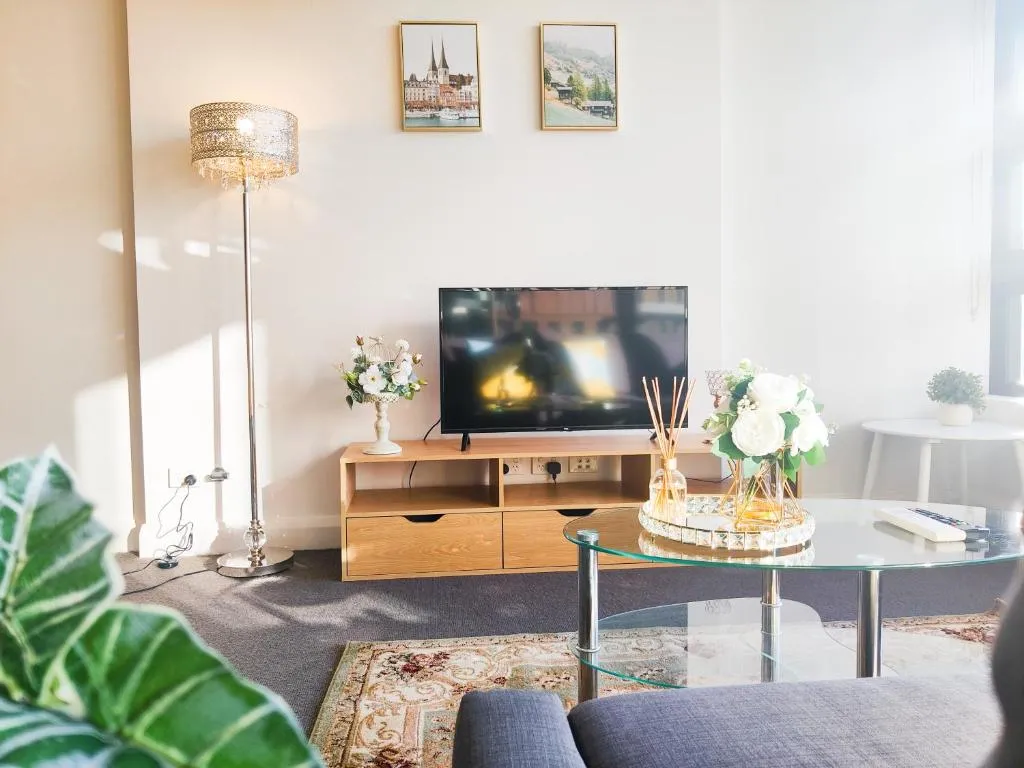 Image of Comfy & Bright 1 Bed Apt Olympic