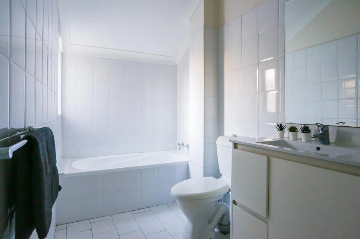 Image 2 of Cozy 2 Bedroom Apartment Chippendale II