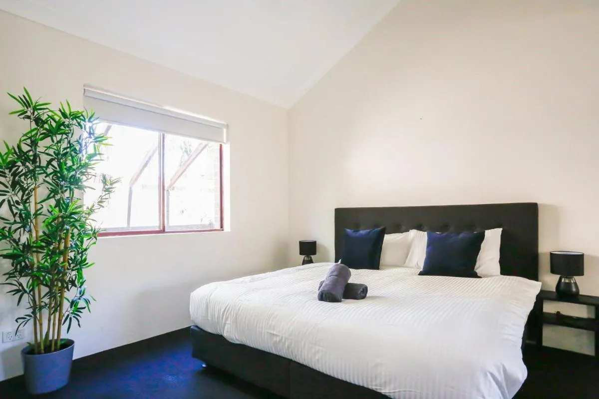Image 6 of Cozy 2 Bedroom Apartment Chippendale II