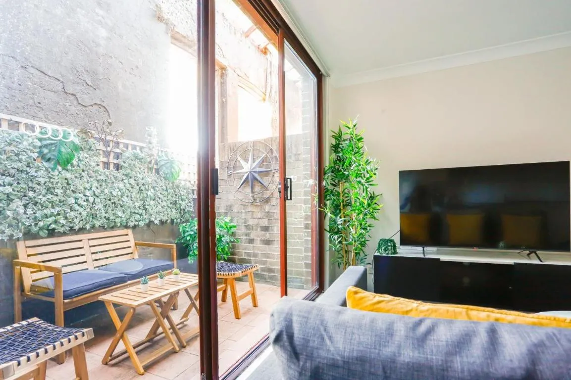 Image of Cozy 2 Bedroom Apartment Chippendale II