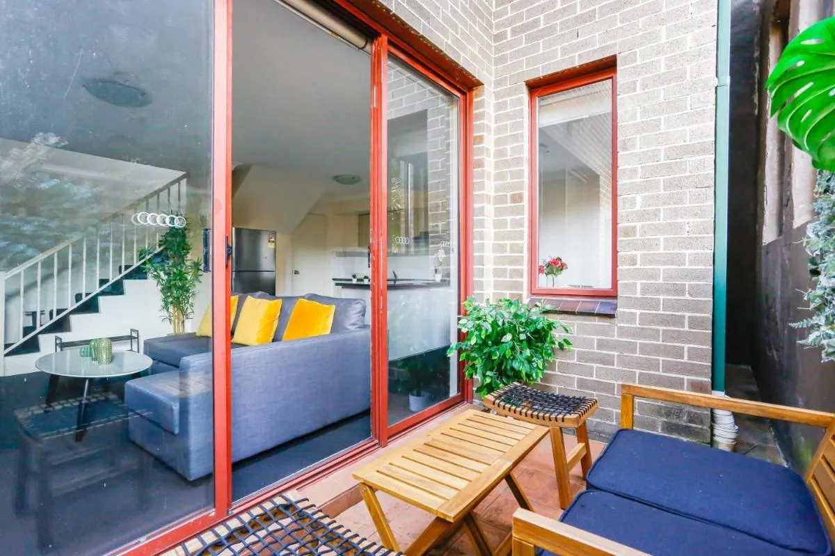Image 5 of Cozy 2 Bedroom Apartment Chippendale II