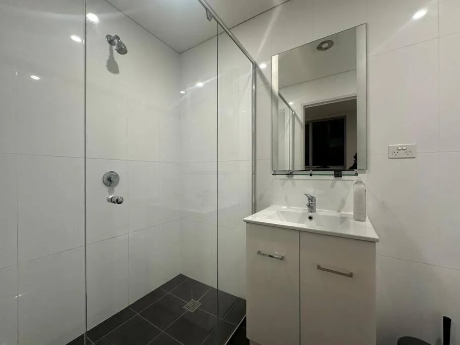 Image 2 of Cozy & Spacious 3 Bedroom House Glebe