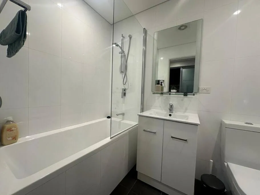 Image 5 of Cozy & Spacious 3 Bedroom House Glebe