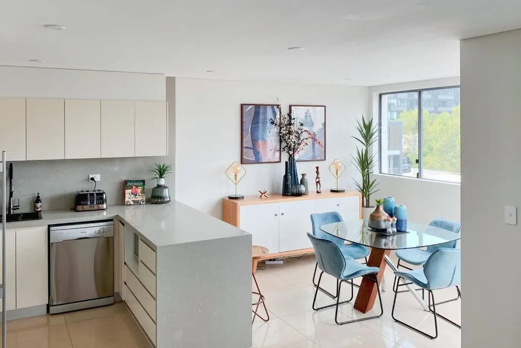 Image 2 of Crows Nest – Executive Penthouse – 3 Bedroom- 5km to City