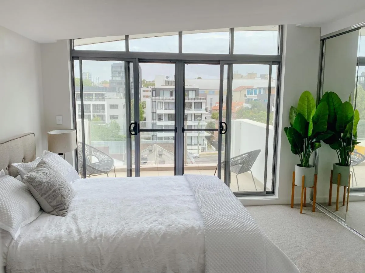 Image 1 of Crows Nest – Executive Penthouse – 3 Bedroom- 5km to City