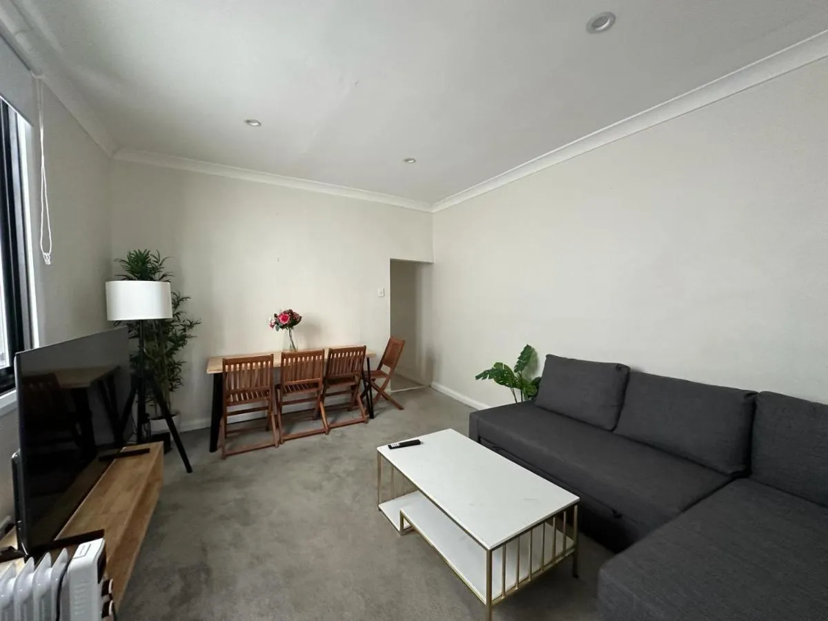 Image 4 of Dynamic 2 Bedroom home close to city buzz Darling St 2 E-Bikes Included