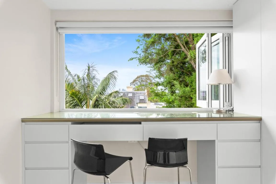 Image of Elegant 1-Bed with Study by Balmain Wharf