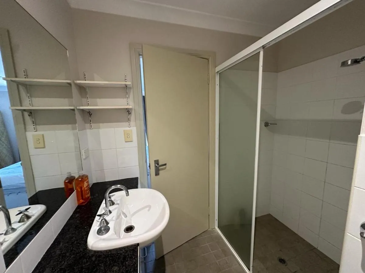 Image 6 of Elegant 2 Bedroom home close to city buz Bridge RD 2 E-Bikes Included