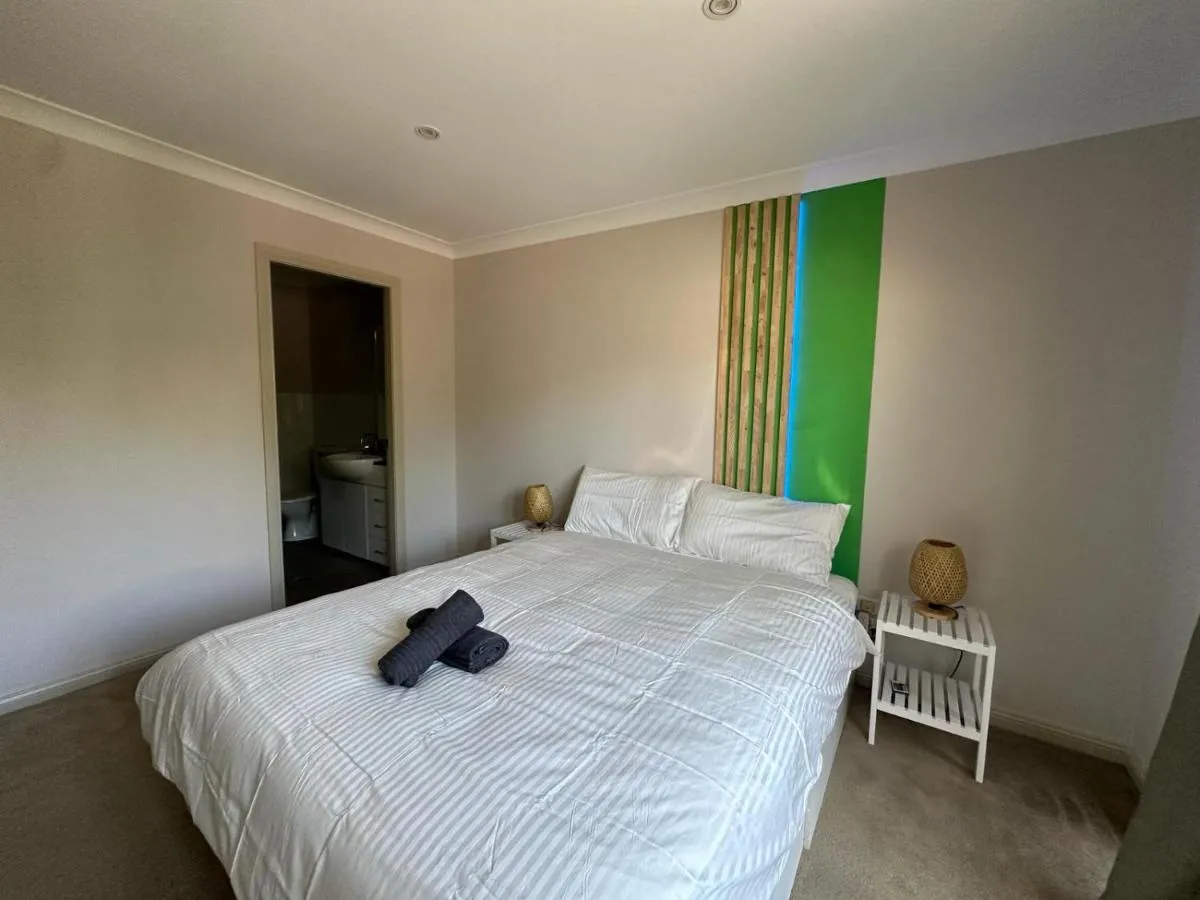 Image 5 of Elegant 2 Bedroom home close to city buz Bridge RD 2 E-Bikes Included