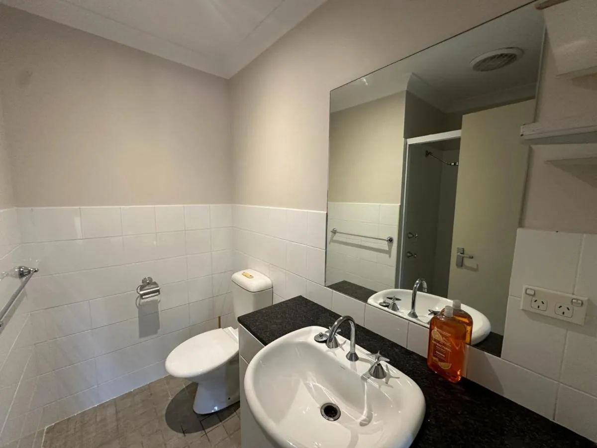 Image 2 of Elegant 2 Bedroom home close to city buz Bridge RD 2 E-Bikes Included