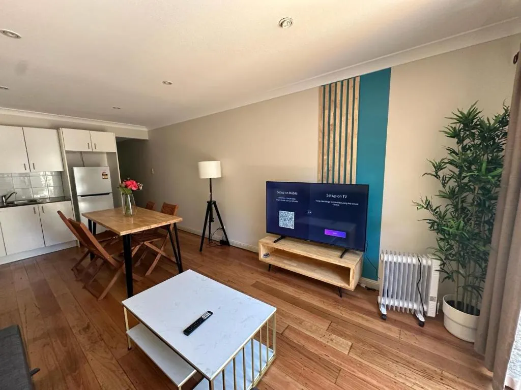 Image of Elegant 2 Bedroom home close to city buz Bridge RD 2 E-Bikes Included