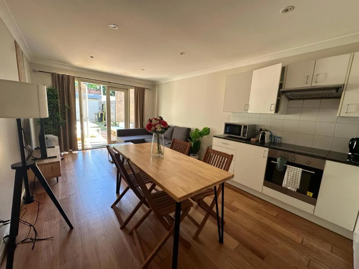 Image 3 of Elegant 2 Bedroom home close to city buz Bridge RD 2 E-Bikes Included