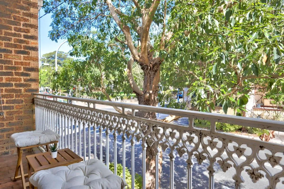 Image 4 of Elegant House Chippendale – City Center 2 E-Bikes Included