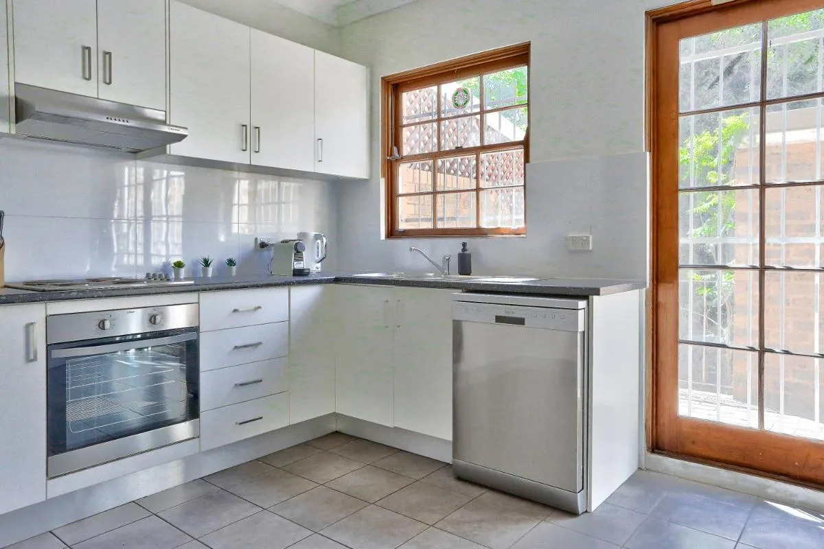Image 6 of Elegant House Chippendale – City Center 2 E-Bikes Included