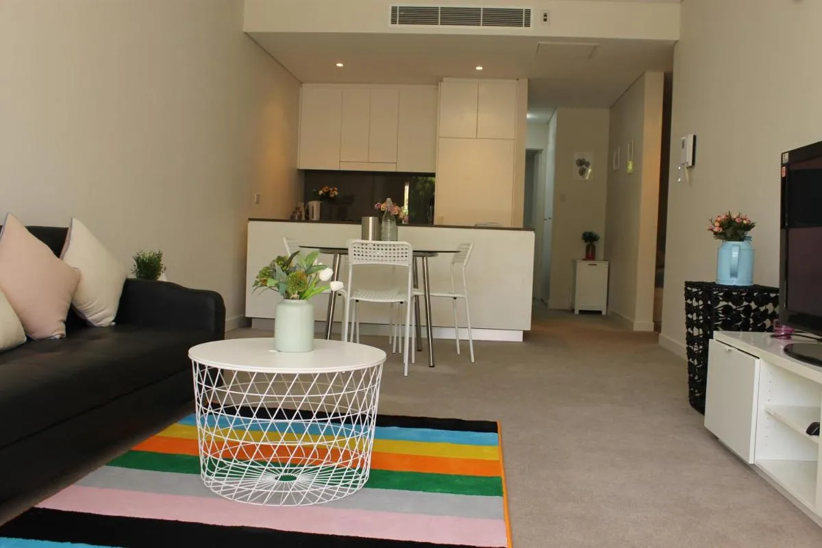 Image 3 of Exquisite Family Home +Parking, Close to CBD