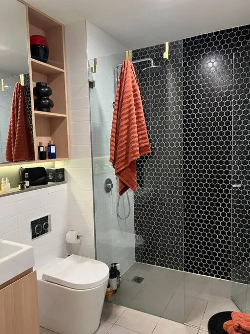 Image 4 of Exquisite Inner City Modern 1 Bedroom Apt