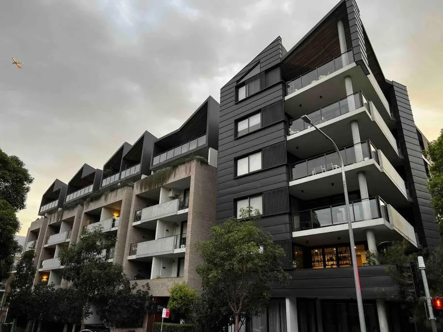 Image of Exquisite Inner City Modern 1 Bedroom Apt
