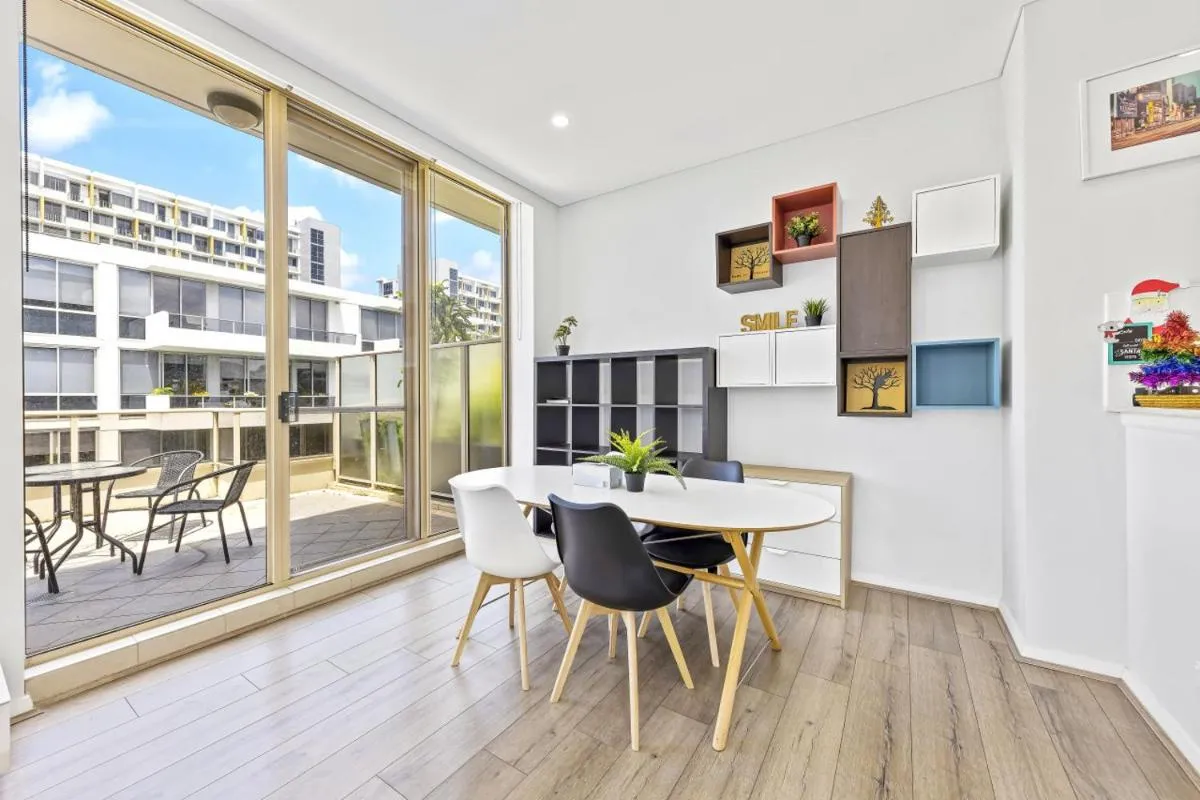 Image 2 of Fabulous 2B Apt Waterloo
