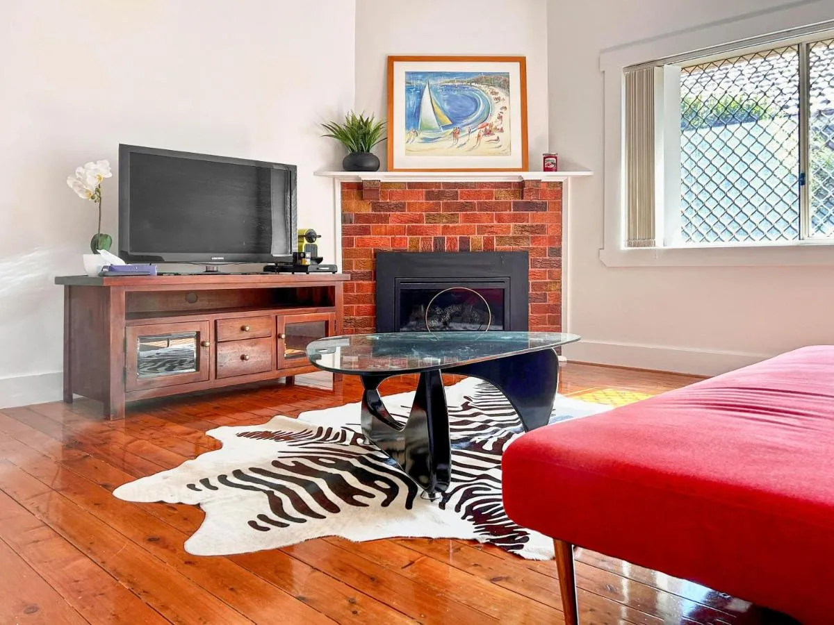 Image 2 of Family retreat house 3 bdrm with parking Netflix close to train