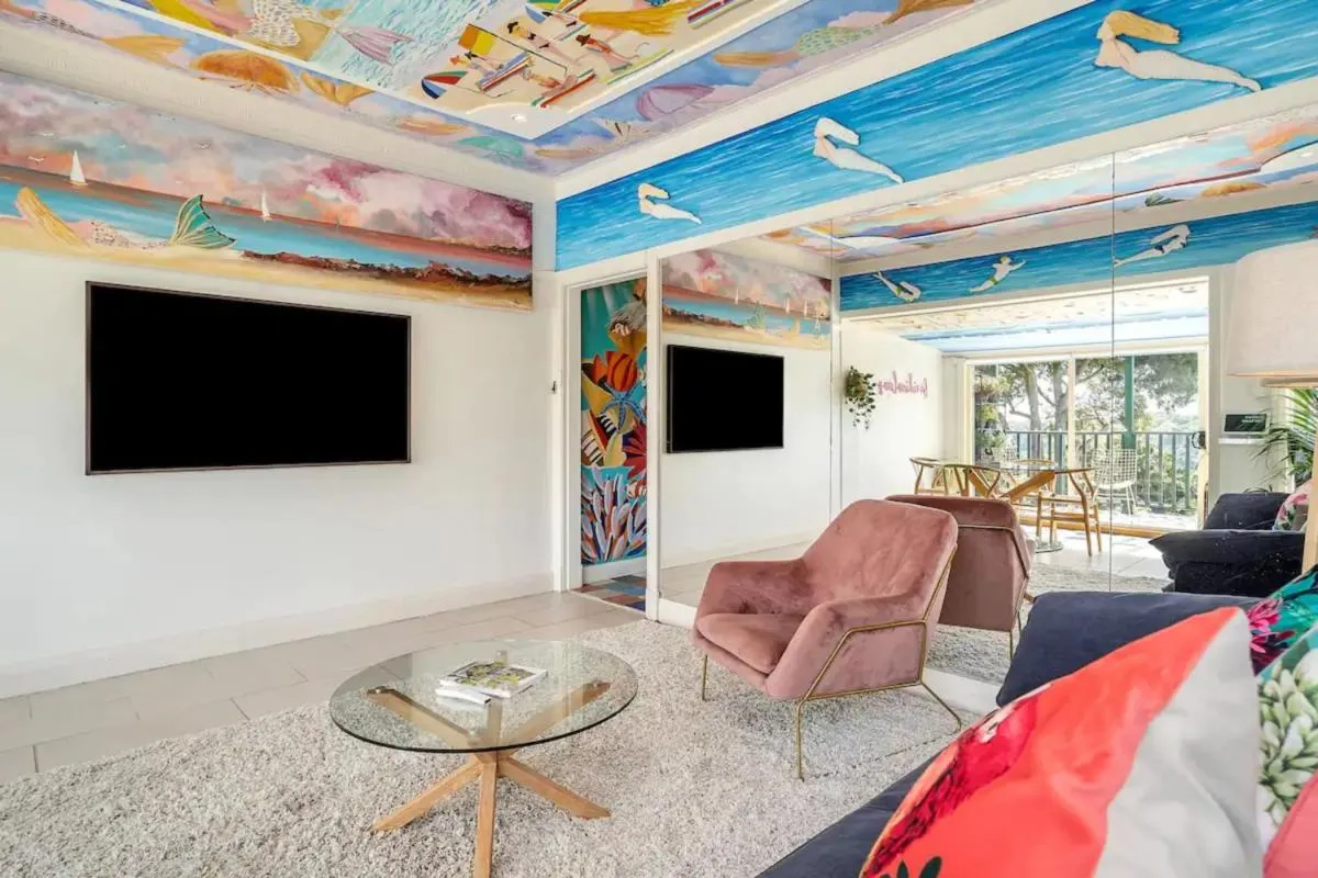Image 6 of Harbourside Pad with Waterfront Views