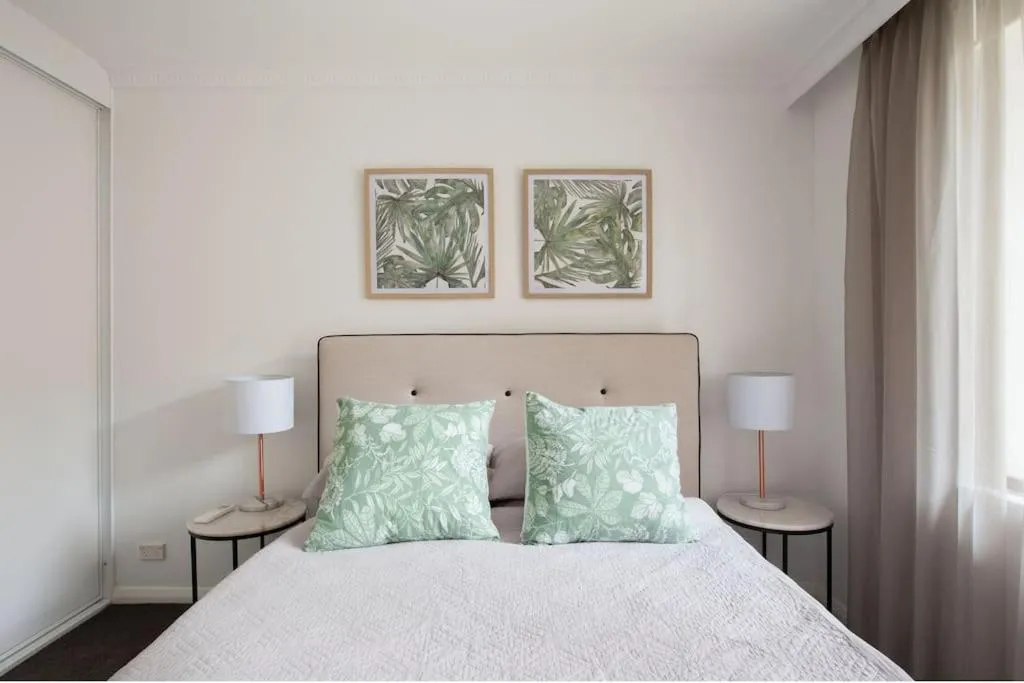 Image 1 of Harbourside Style, 2 Bed, A/C, Pool -Elizabeth Bay